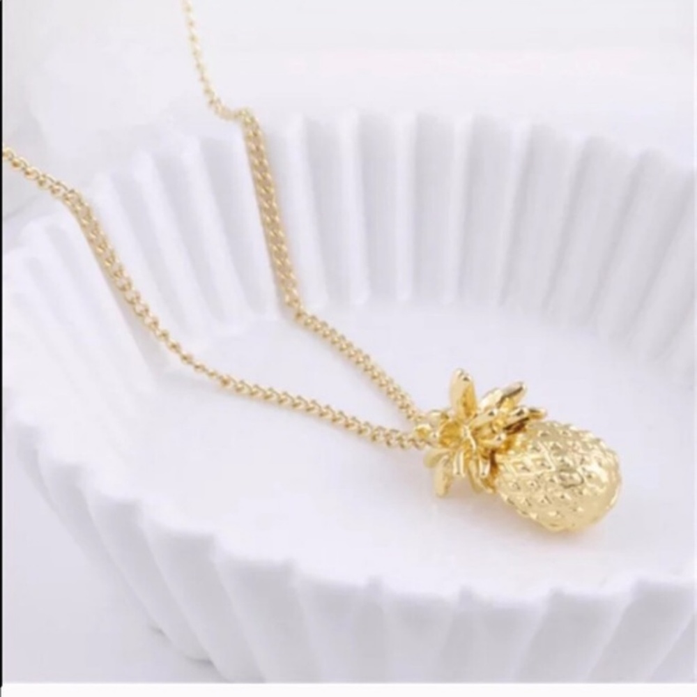 Beautiful Gold Pineapple Necklace - Picture 2 of 3